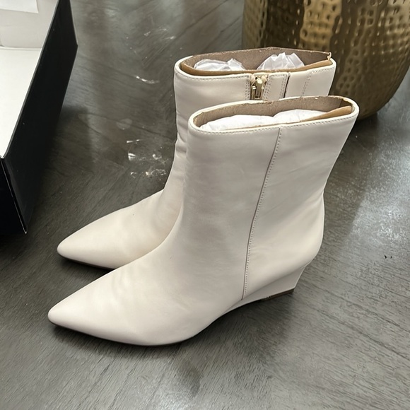 NATURALIZER Dario Wedge Booties (WIDE) - Picture 7 of 10